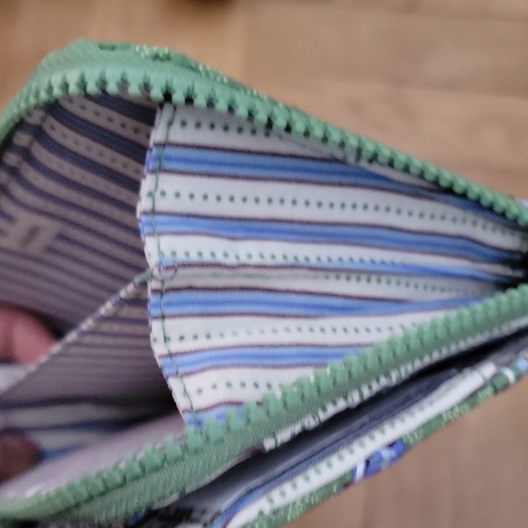VERA BRADLEY/WALLET/Green and Blue Bird Pattern Wallet - Picture 10 of 12